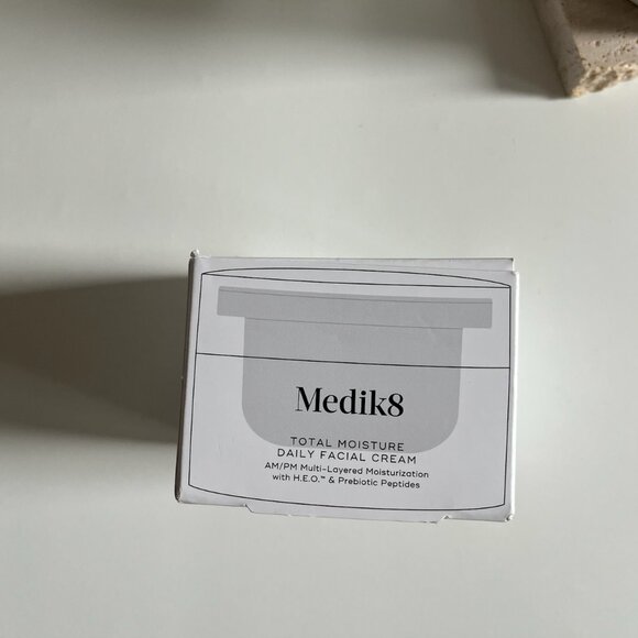 NIB Medik8 Skincare 4pc Set w/Retinal Eye + Face, Peptide Serum + Moisturizer - Picture 8 of 9